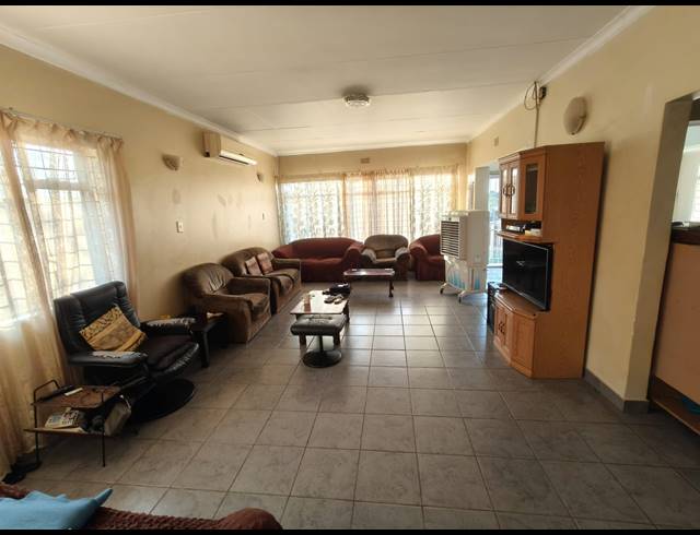 4 BEDROOM HOUSE FOR SALE IN PROTEA PARK